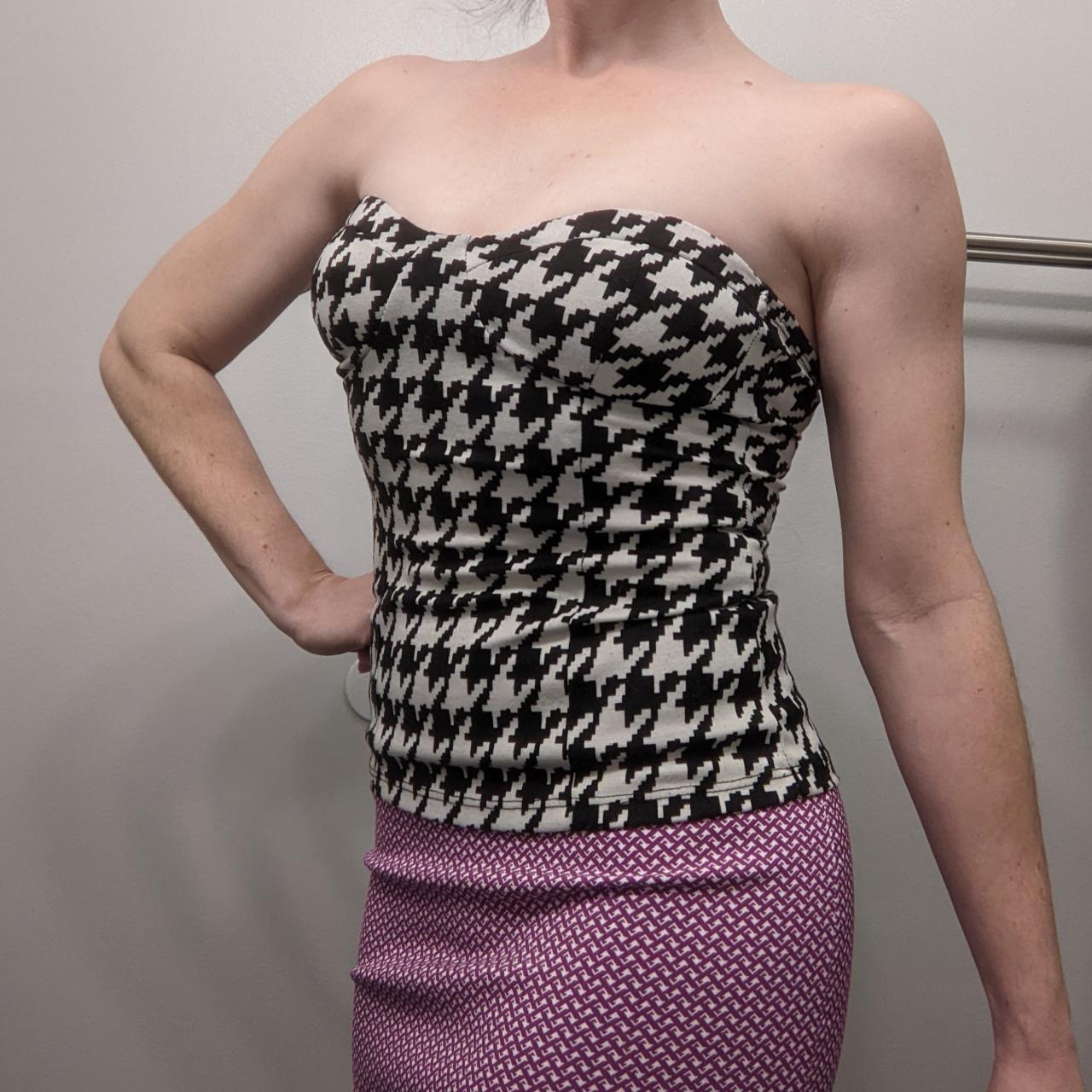 Product Image 2 - Houndstooth bustier
Stays up nicely with