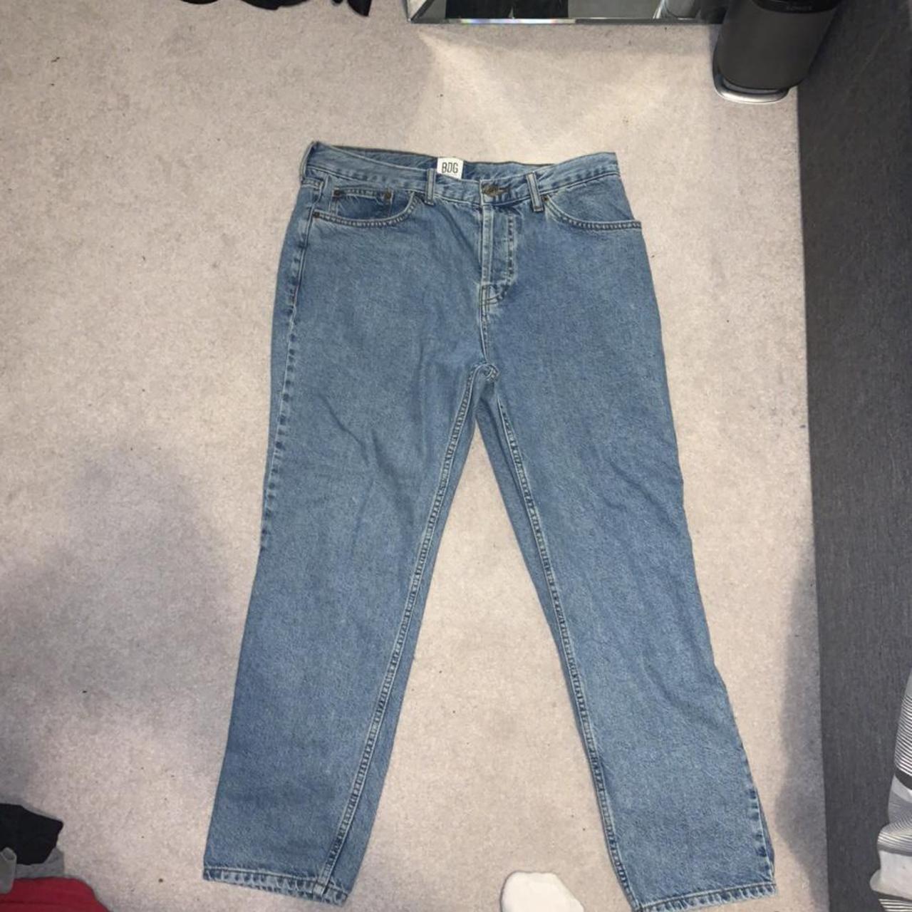 Some kinda baggy jeans not taht baggy i drawer on em - Depop