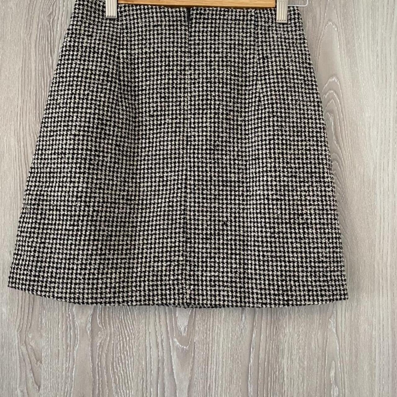 Mango Dog tooth mini skirt only worn twice, in... Depop