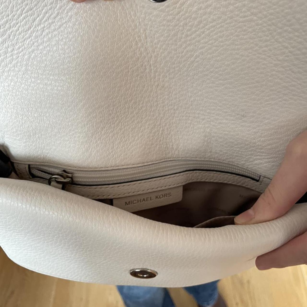 Michael Kors Women's White and Navy Bag | Depop