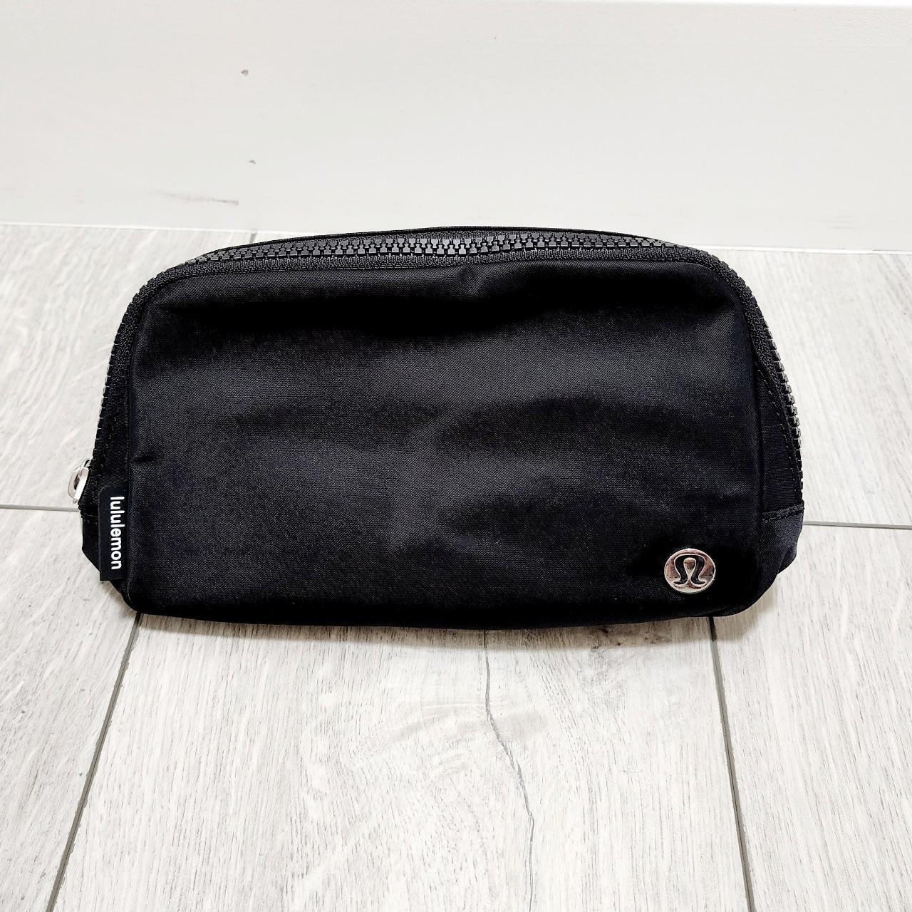 Lululemon Everywhere Belt Bag 1L (Black/White