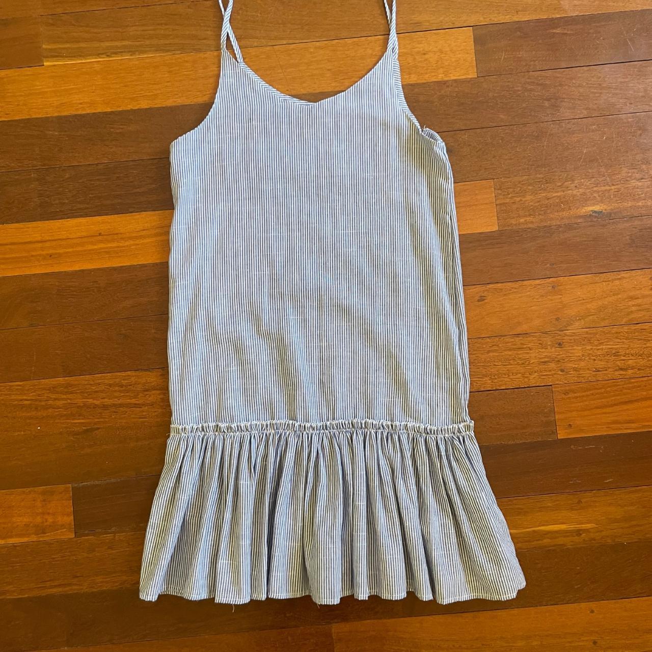 Cheep A sweet shift style dress with ruffle hem in... - Depop