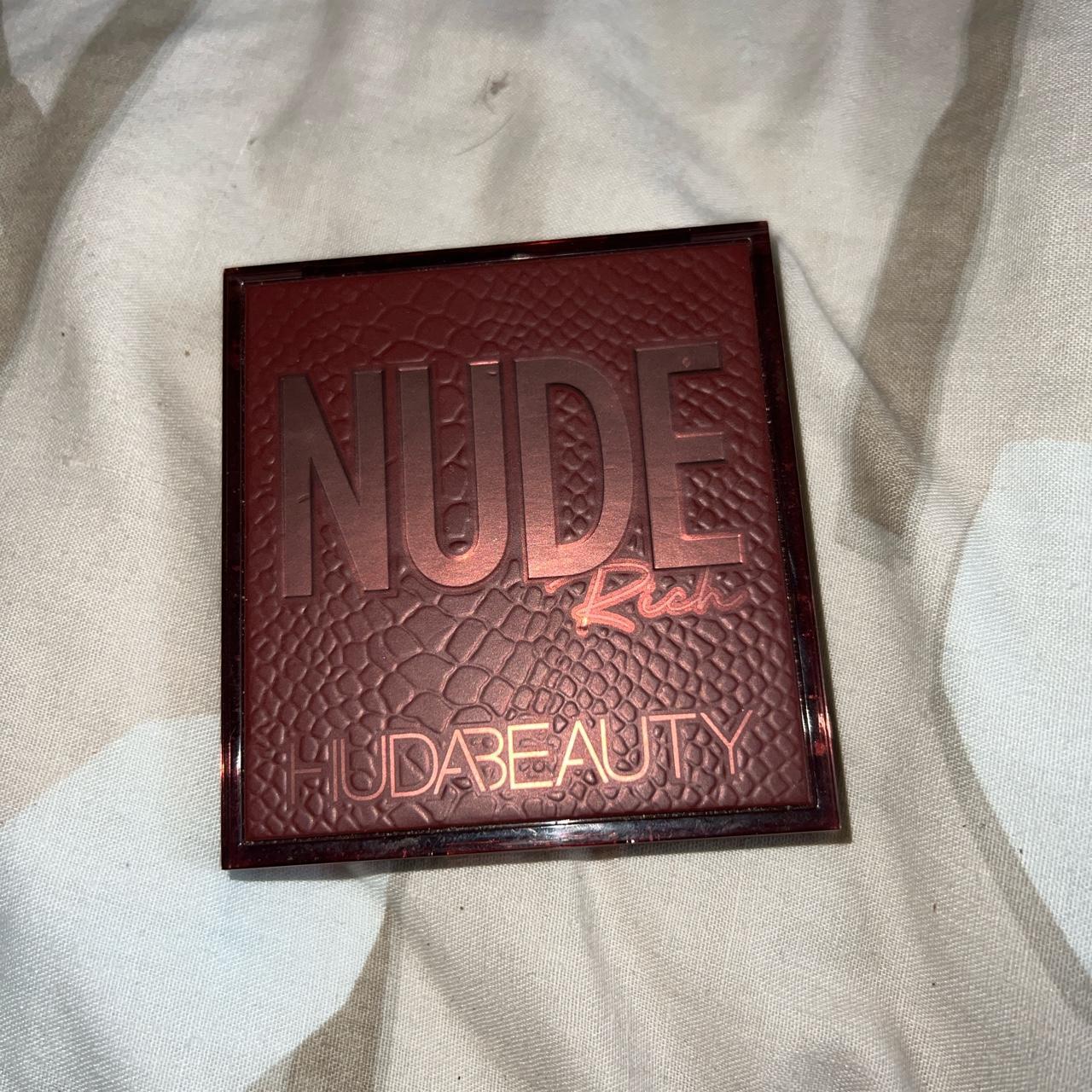 Huda Beauty Nude Rich palette. Usage shown - Depop