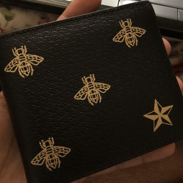 Gucci bee wallet. £25 delivered no less. Message - Depop