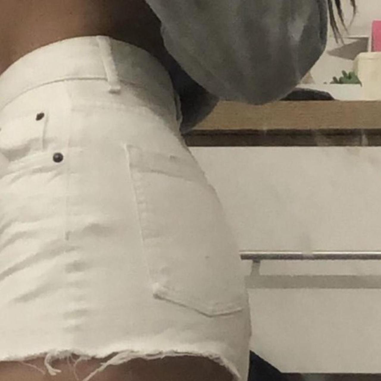 These adorable white shorts are so flattering but... - Depop