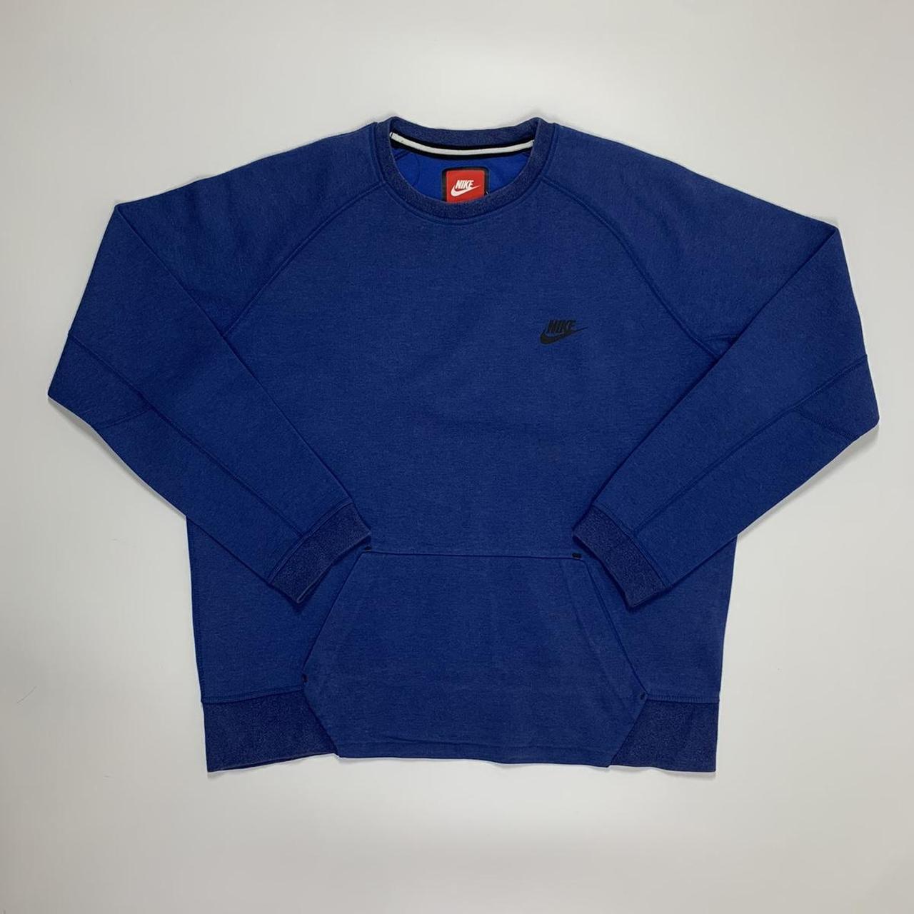 nike crewneck sweatshirt with front pocket