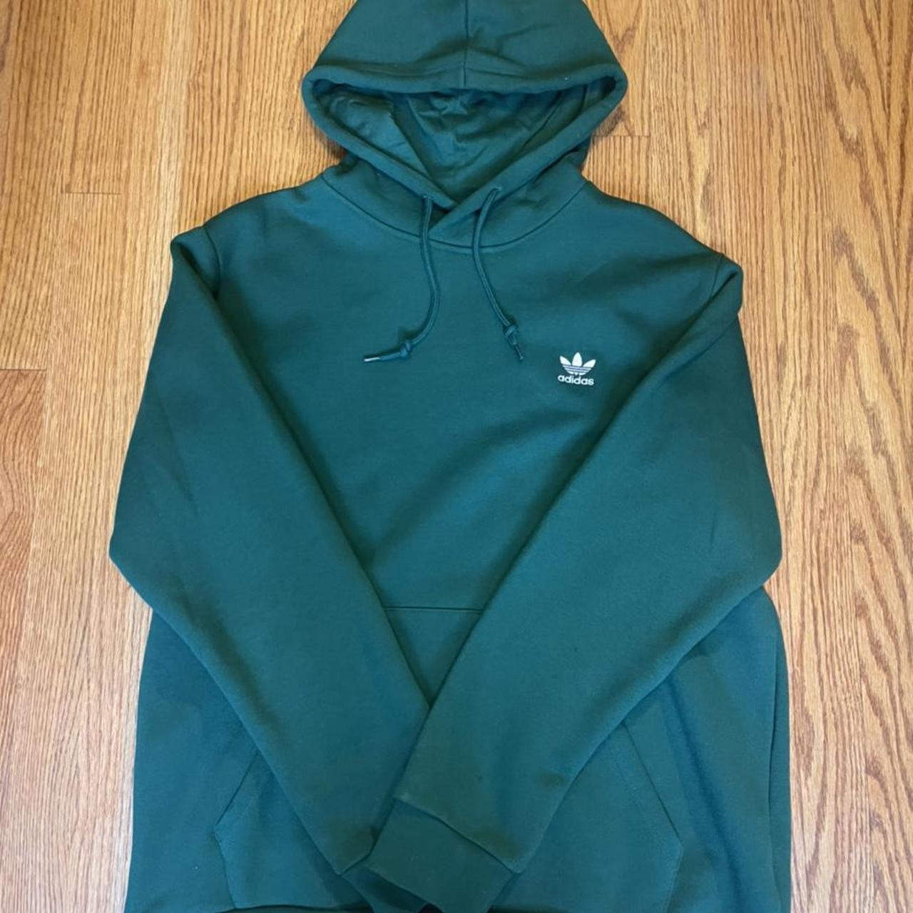 Adidas originals essentials discount hoodie in forest green