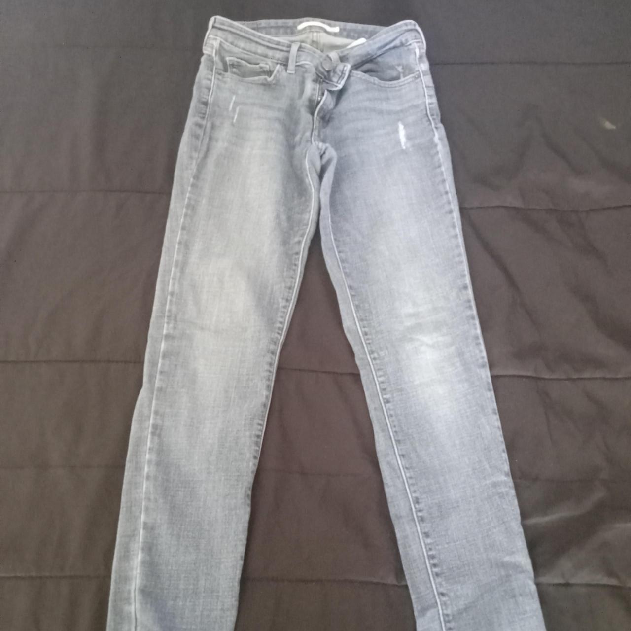 Woman's 711 Levi's Skinny Same as shown in pics 35... - Depop