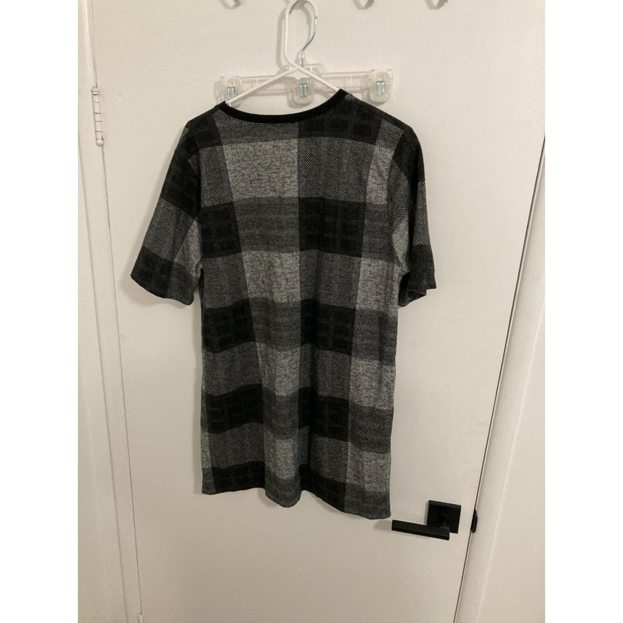 River Island Women's Black and Grey Tshirt Depop