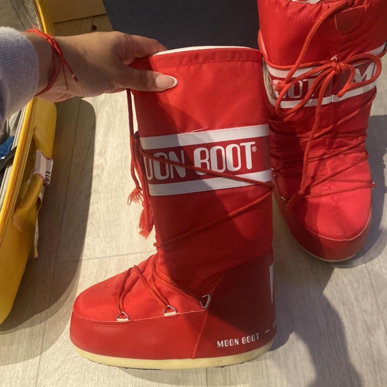 nike supreme moon boot
