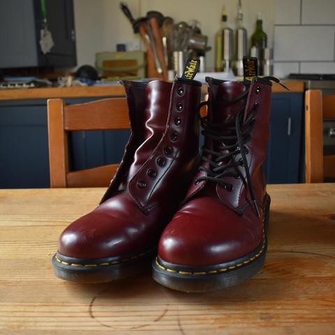 Dr martens oxblood cherry red best sale