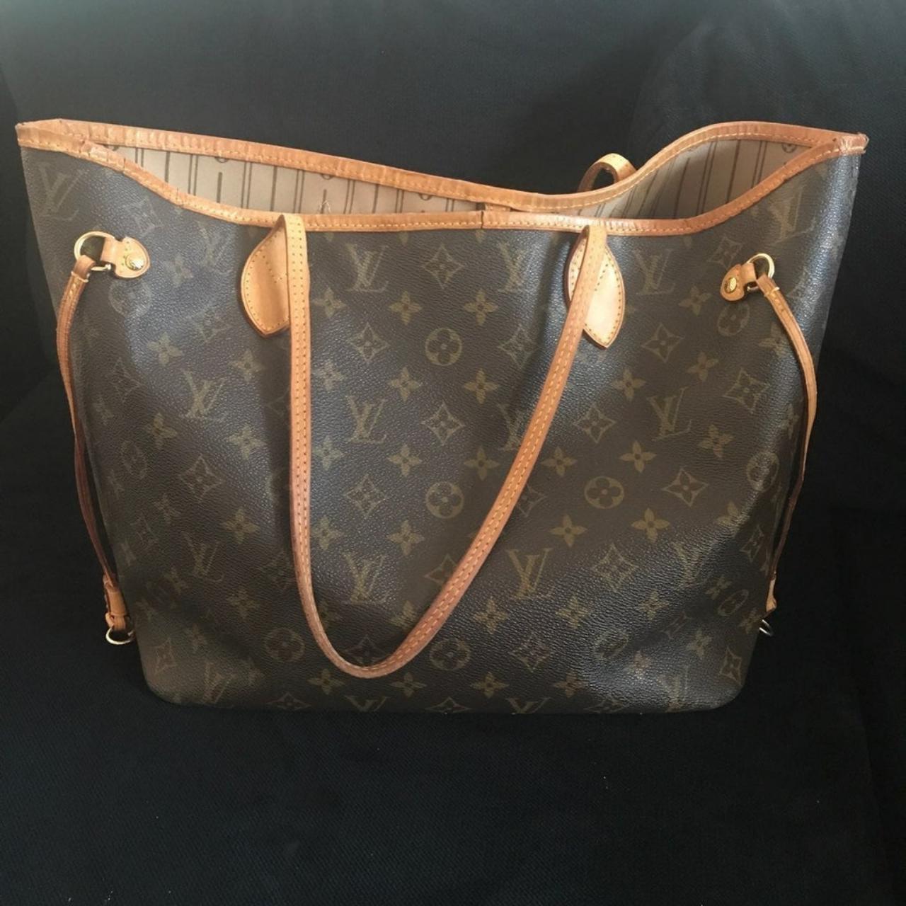 Beautiful Authentic Louis Vuitton Neverfull MM Tote with Pouch for
