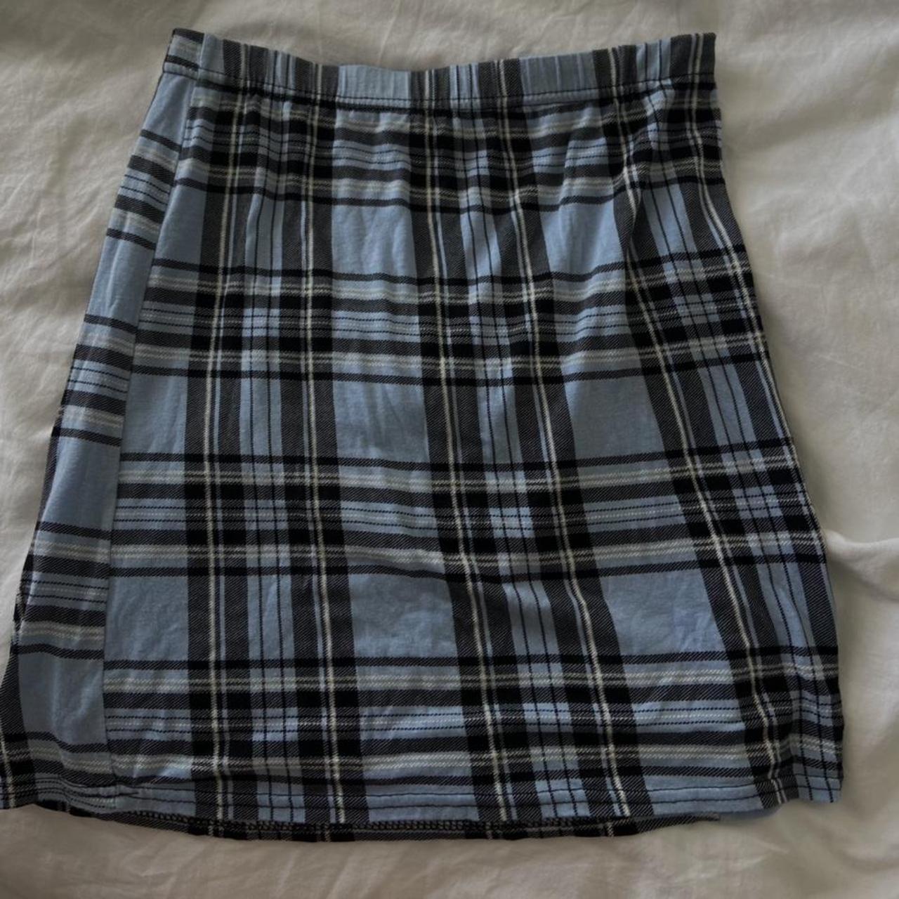 Blue plaid short skirt- size 8 (S) -very flattering... - Depop