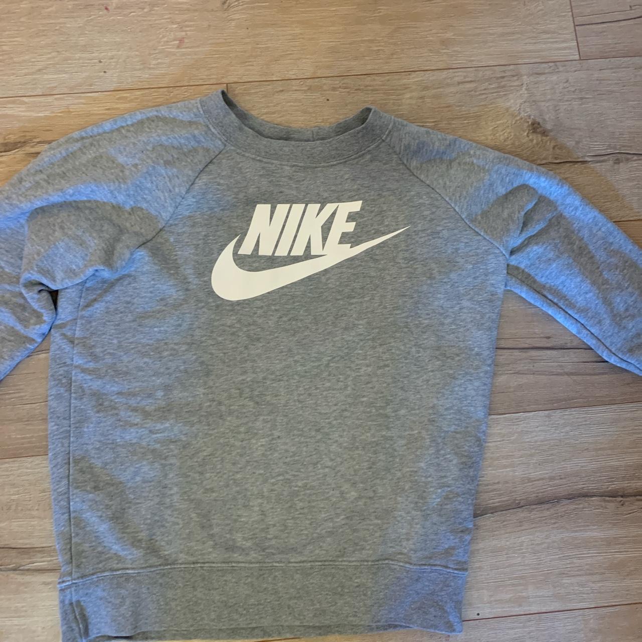 grey nike sweatshirt size xs - Depop