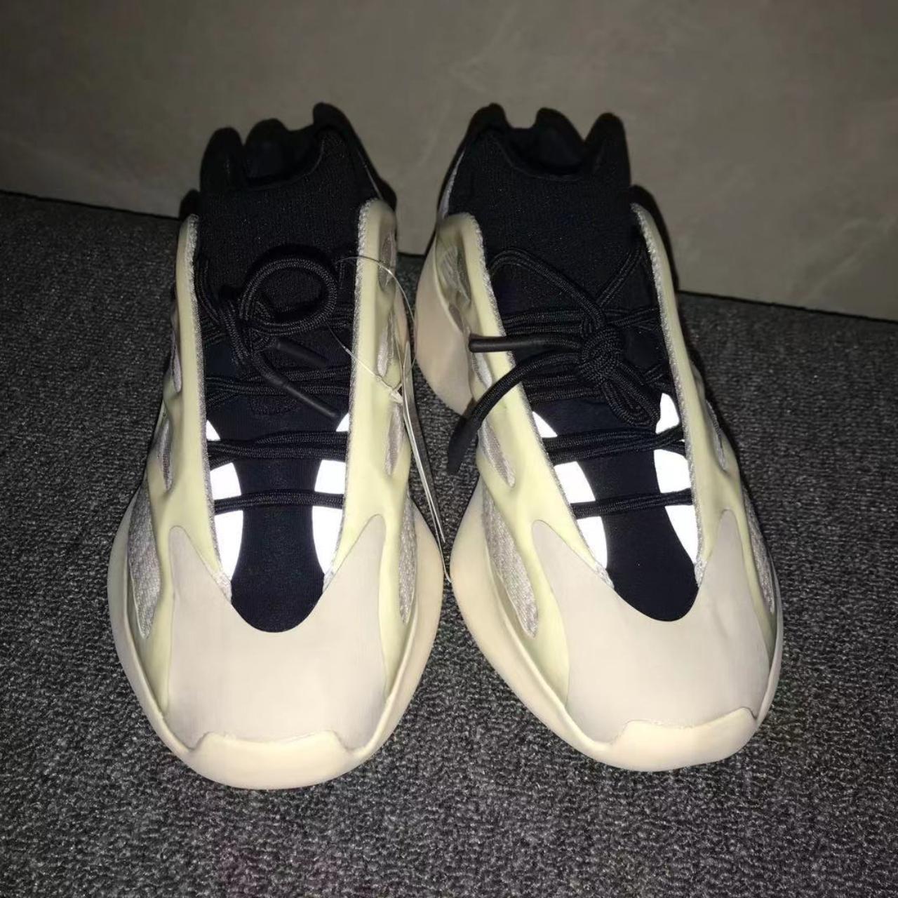 depop yeezy 700