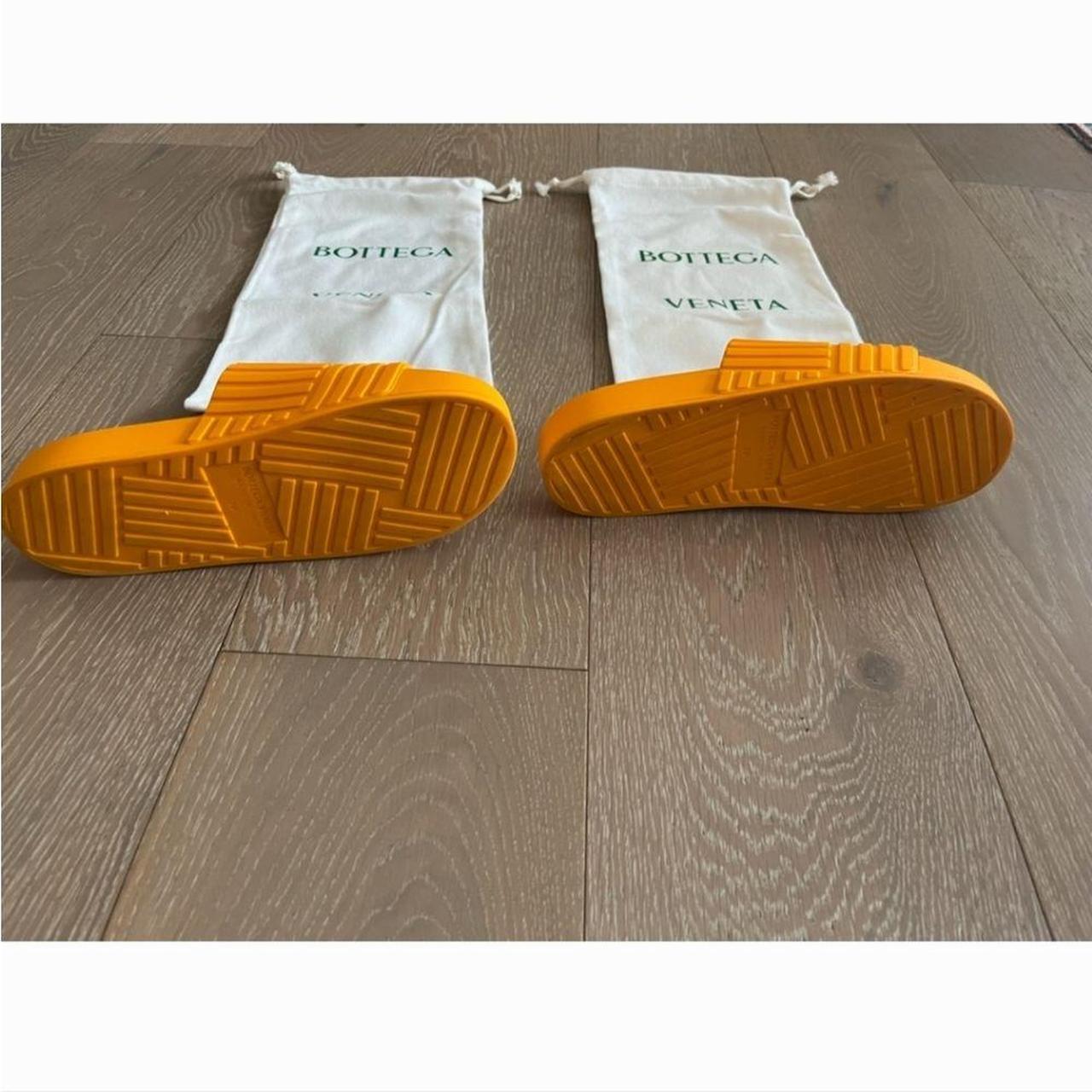 Product Image 3 - Details
• Rubber slides
• Ergonomic insole
Material: