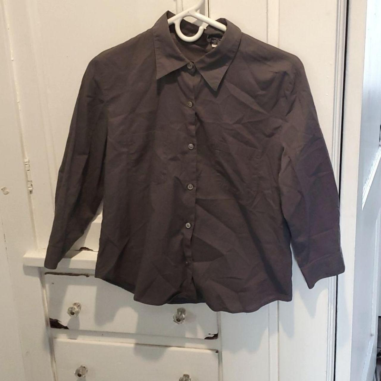 Needs an iron from storage but otherwise EUC older... - Depop