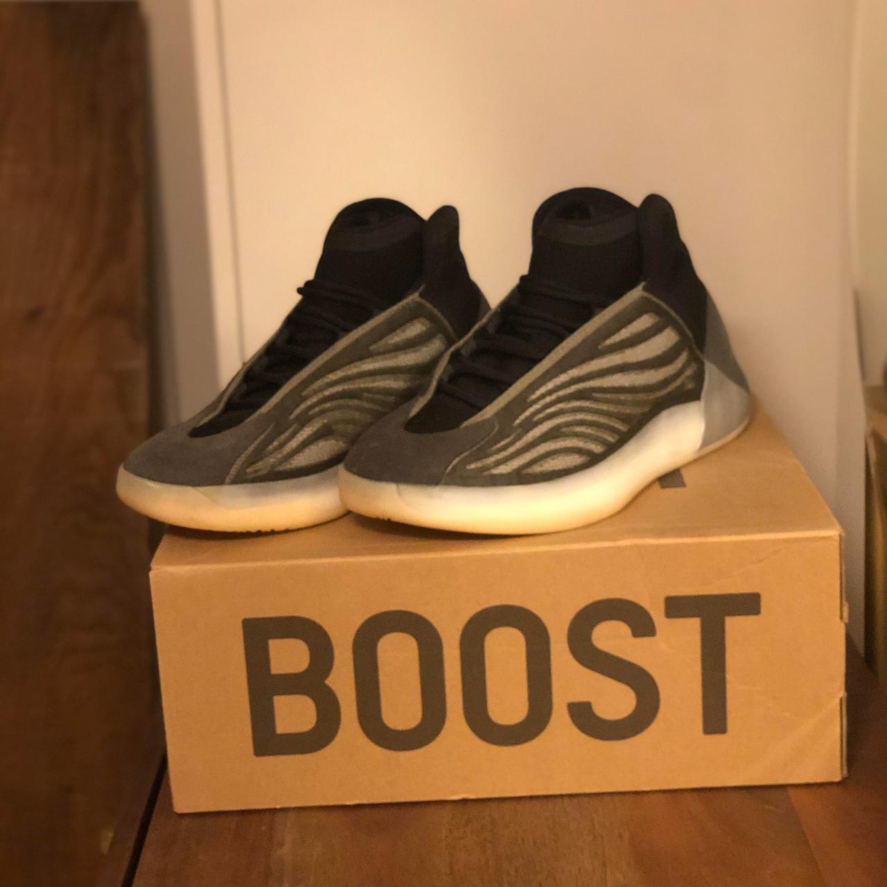 yeezy qntm barium outfit