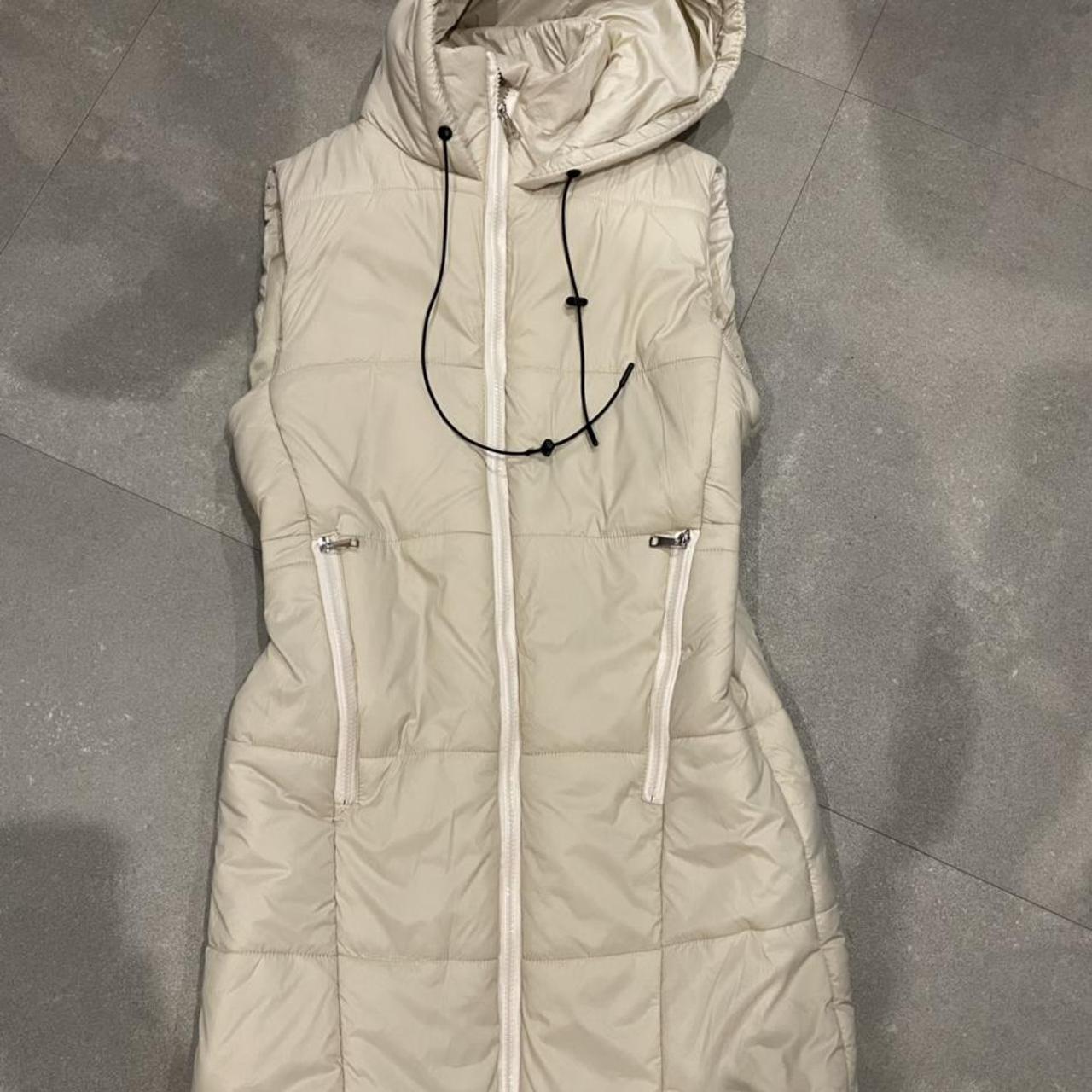 Cream hooded puffer knee length Gilet Size Small - Depop