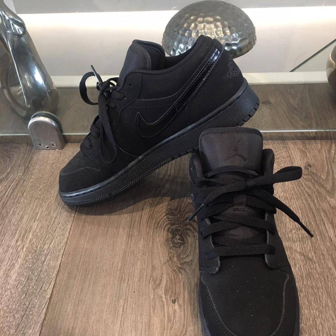 Nike Women's Black Trainers | Depop