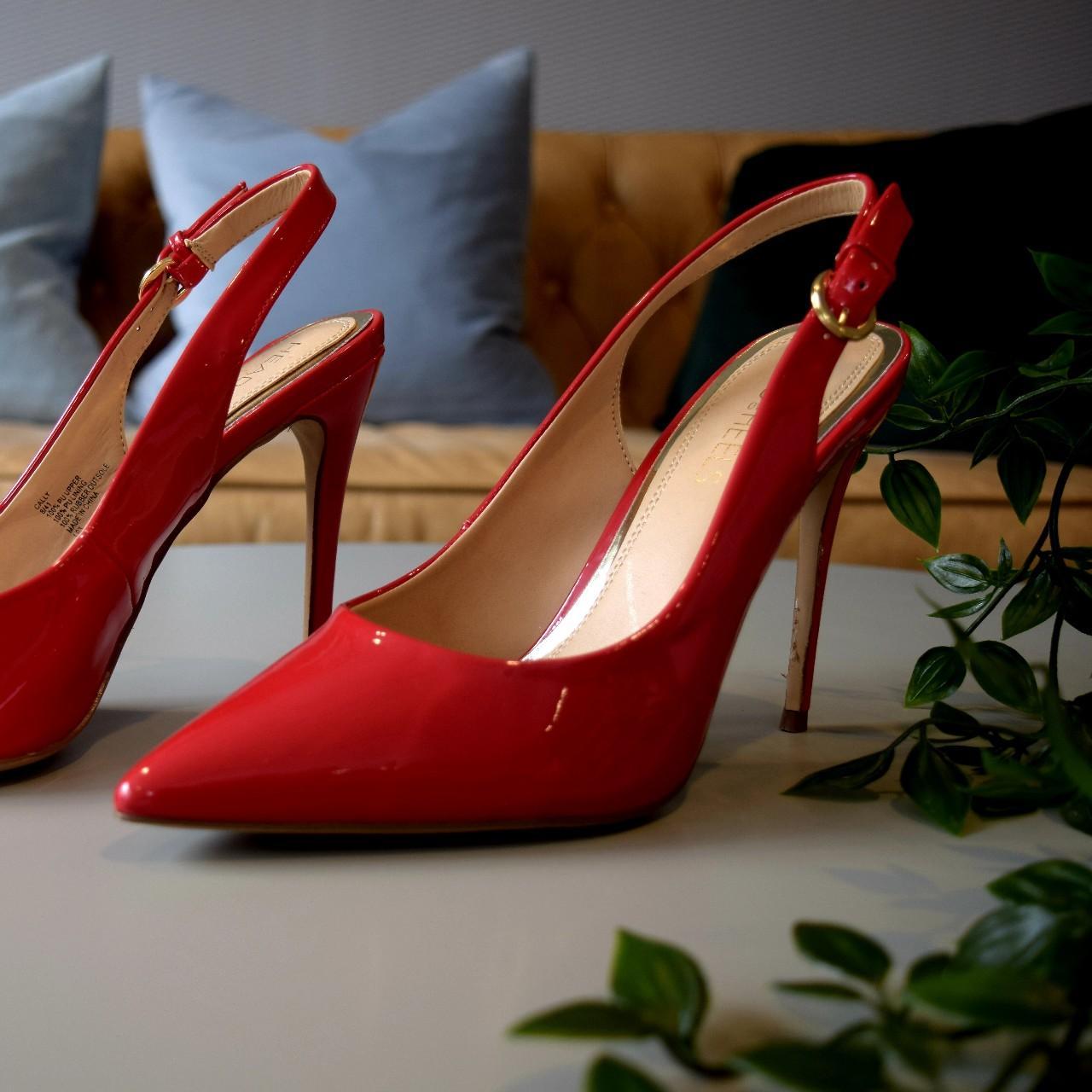 Red heels 2024 size 4