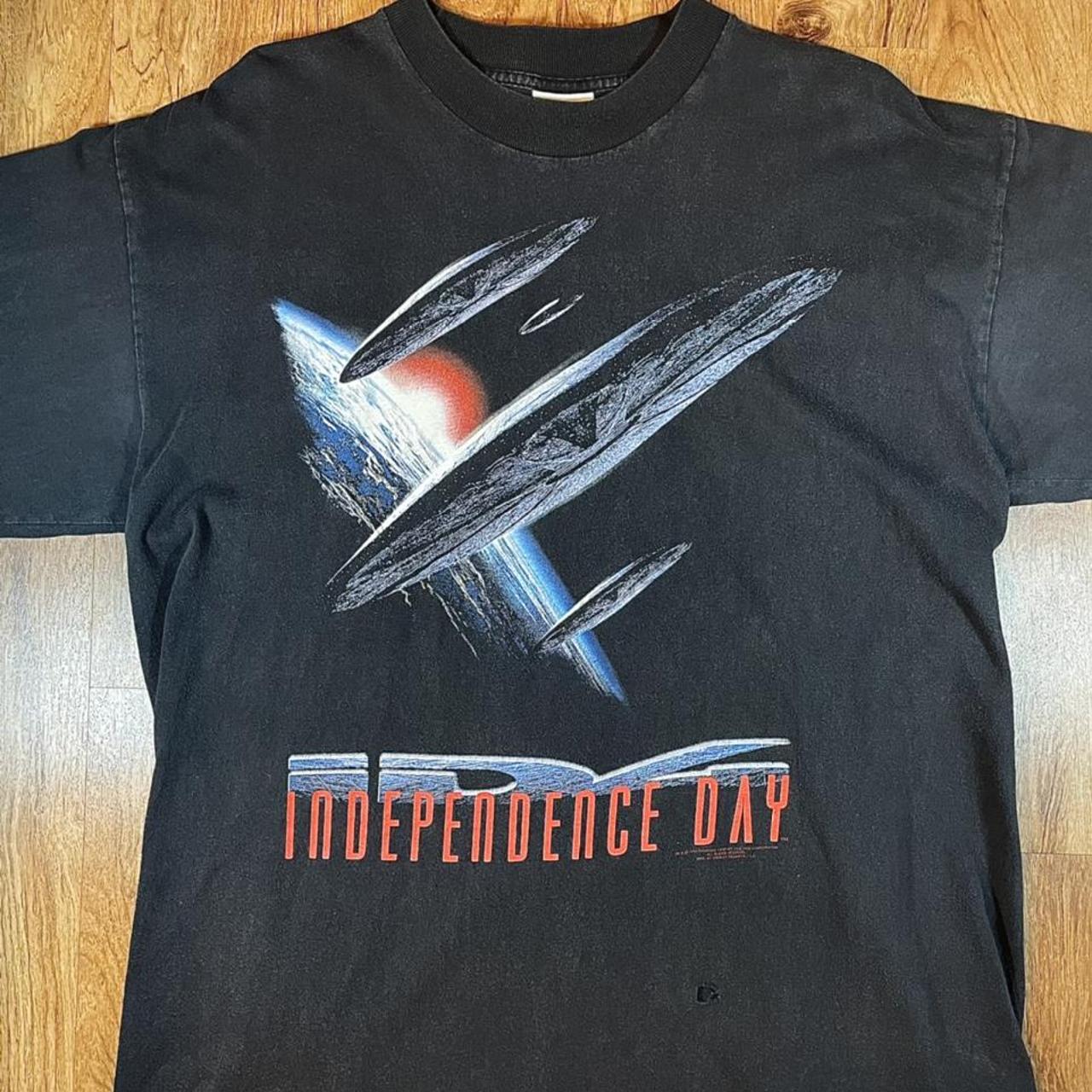 Vintage 1996 Independence Day Movie Promo Shirt Size... - Depop