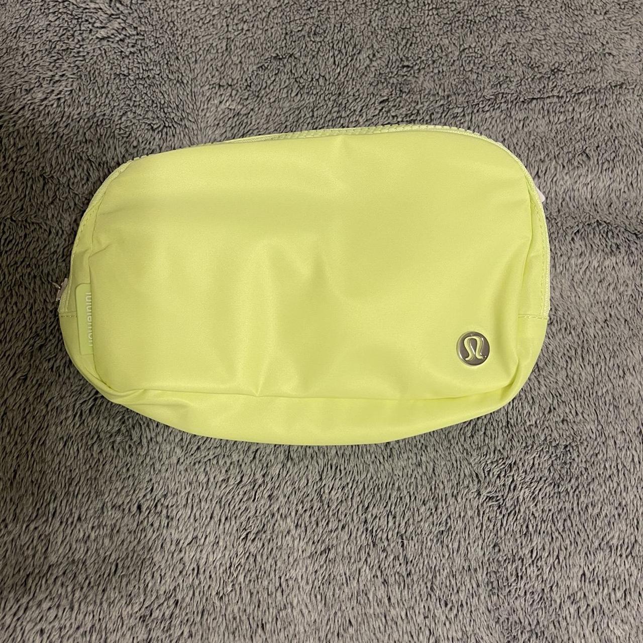 Lululemon Everywhere shops Belt Bag 1L Faded Zap