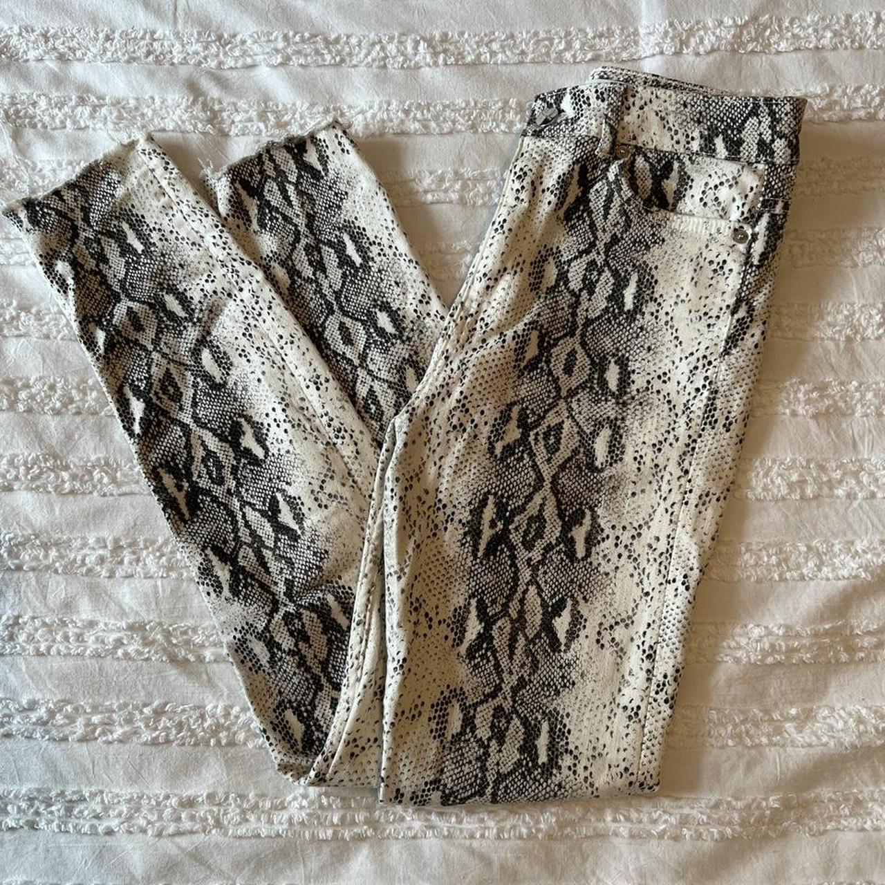 Zara Women's White and Cream Jeans Depop