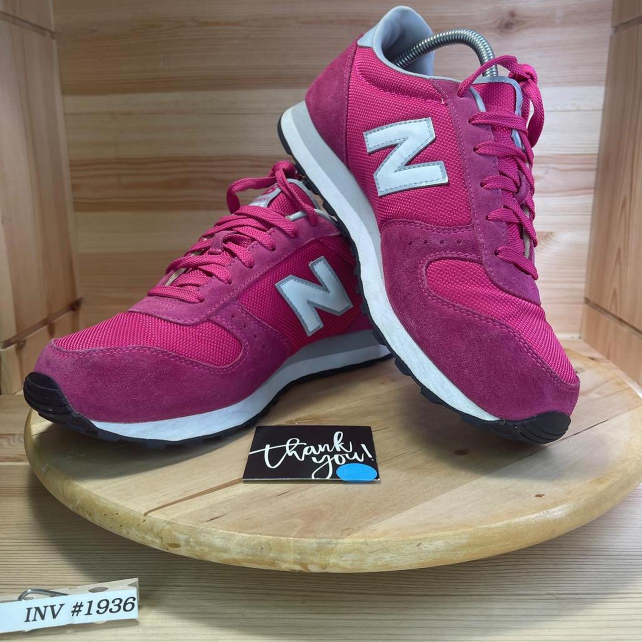 Womens pink shop new balance trainers