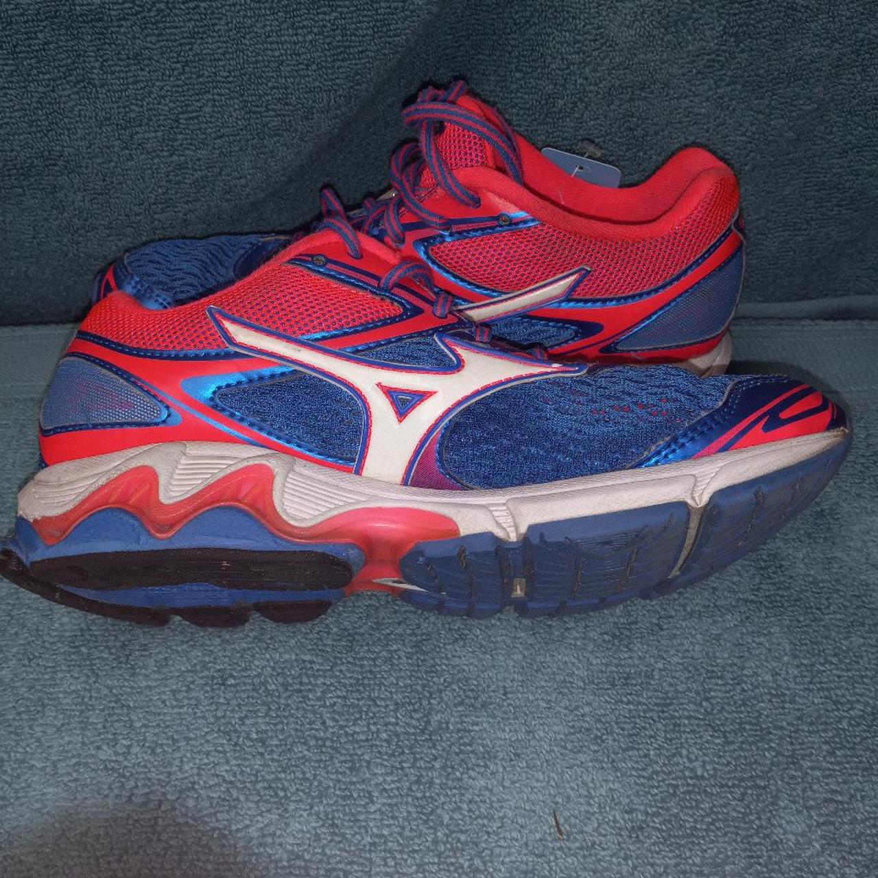 Mizuno Women's Blue and Pink Trainers (2)