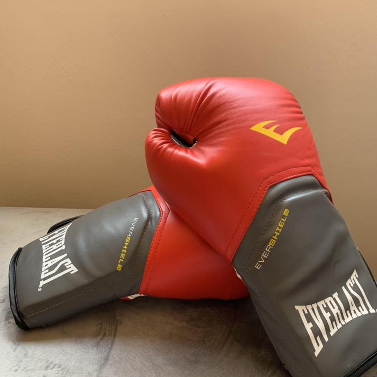 Supreme x Everlast Boxing Gloves Red