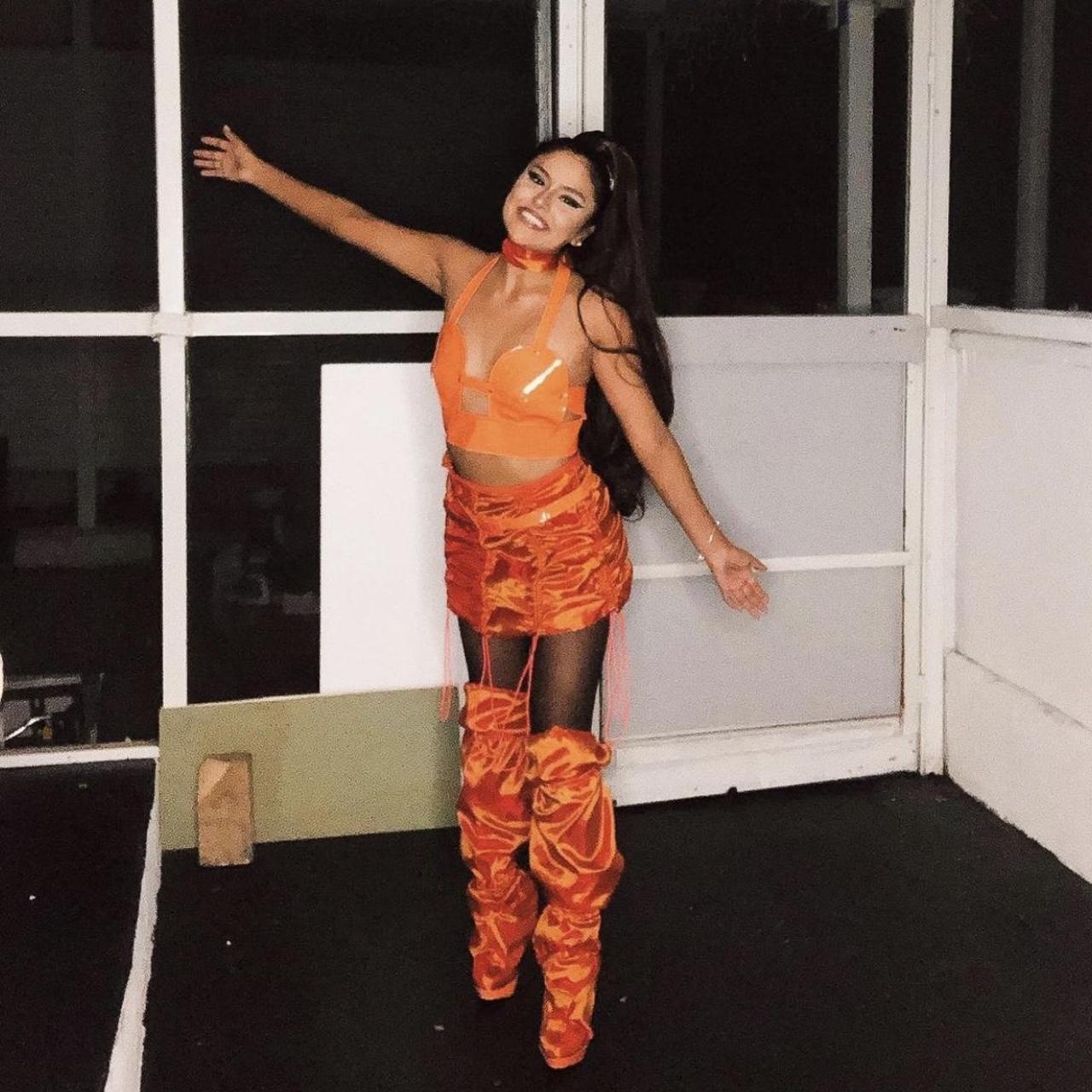 Ariana grande orange dress hotsell