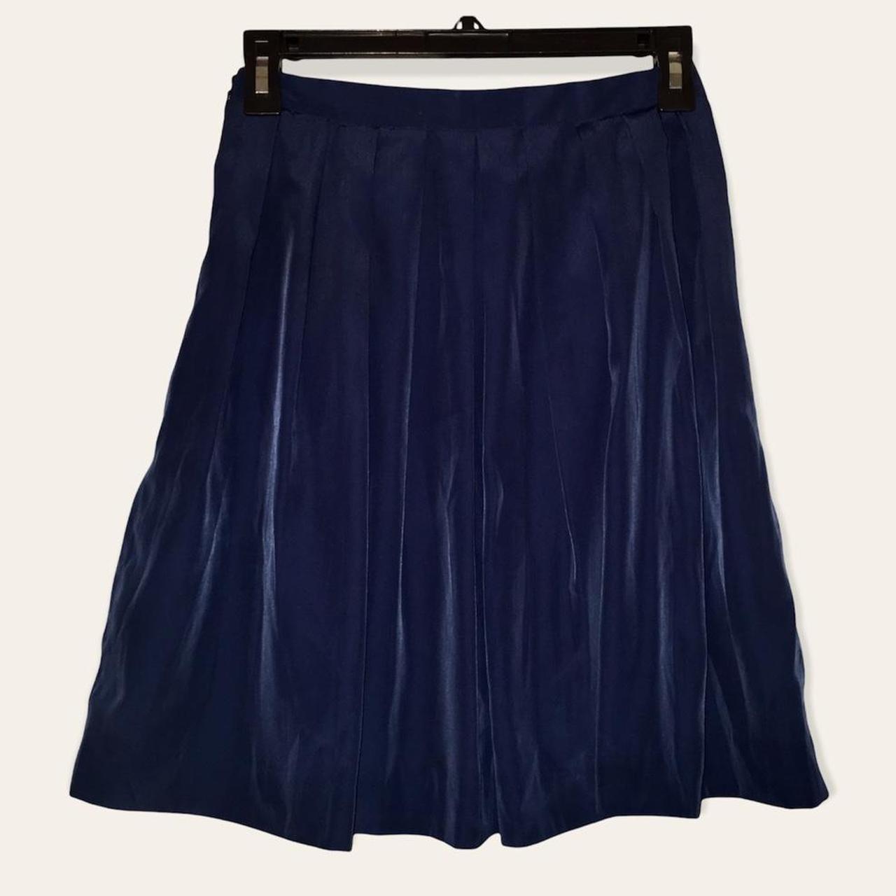 Uniqlo navy hotsell pleated skirt