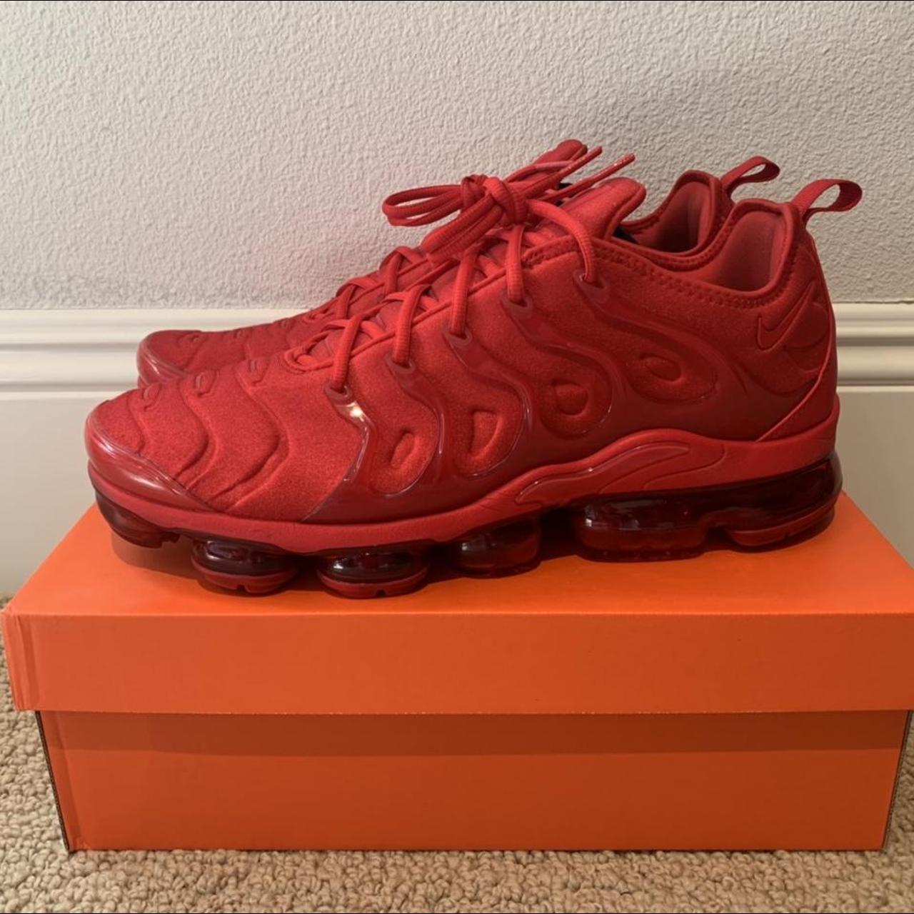 triple red vapormax plus men's