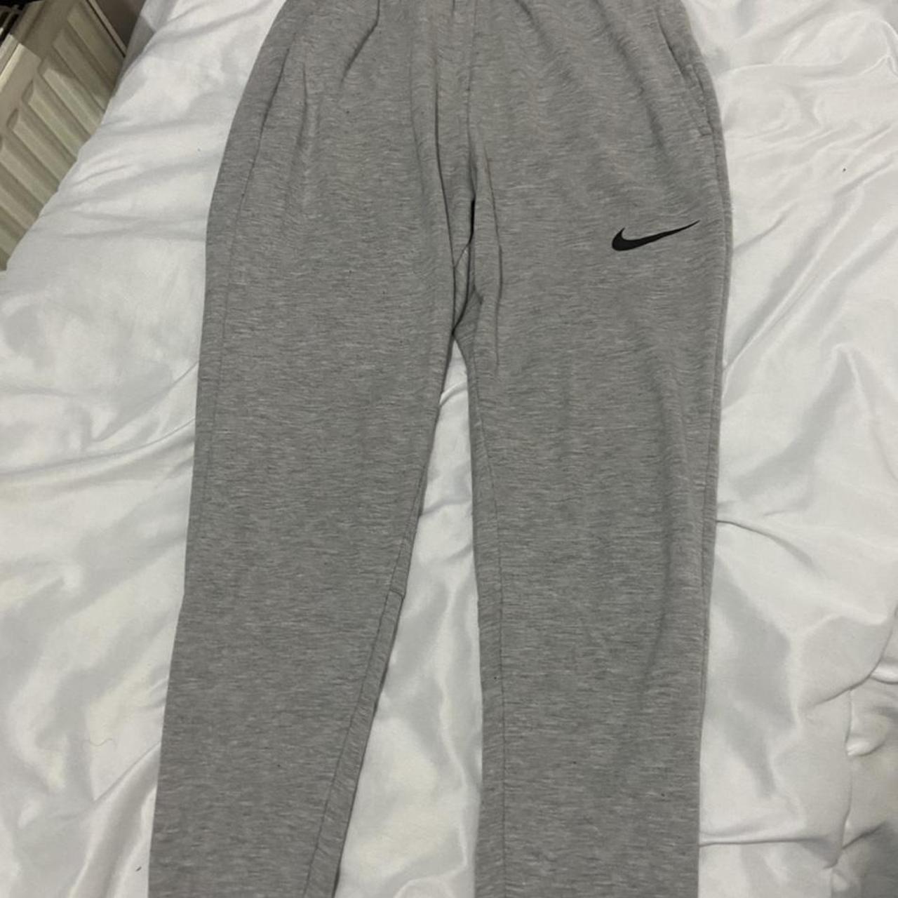 mens nike joggers with zipper pockets