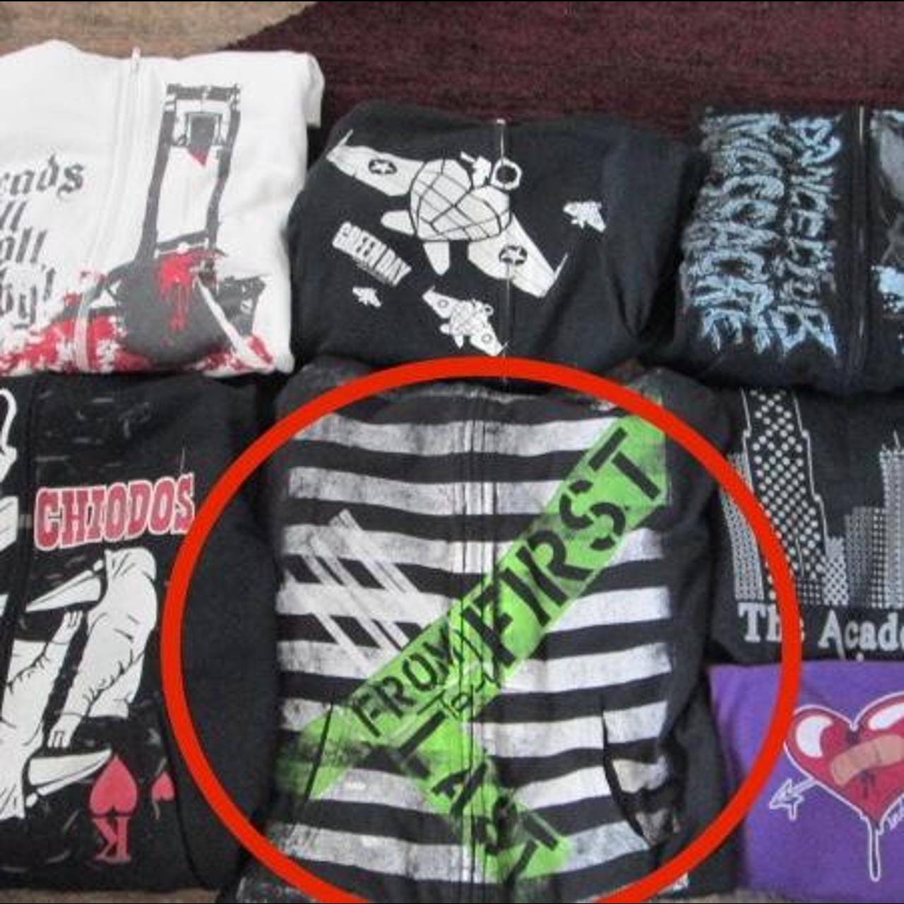 Hot Topic Men's Black Tshirt Depop