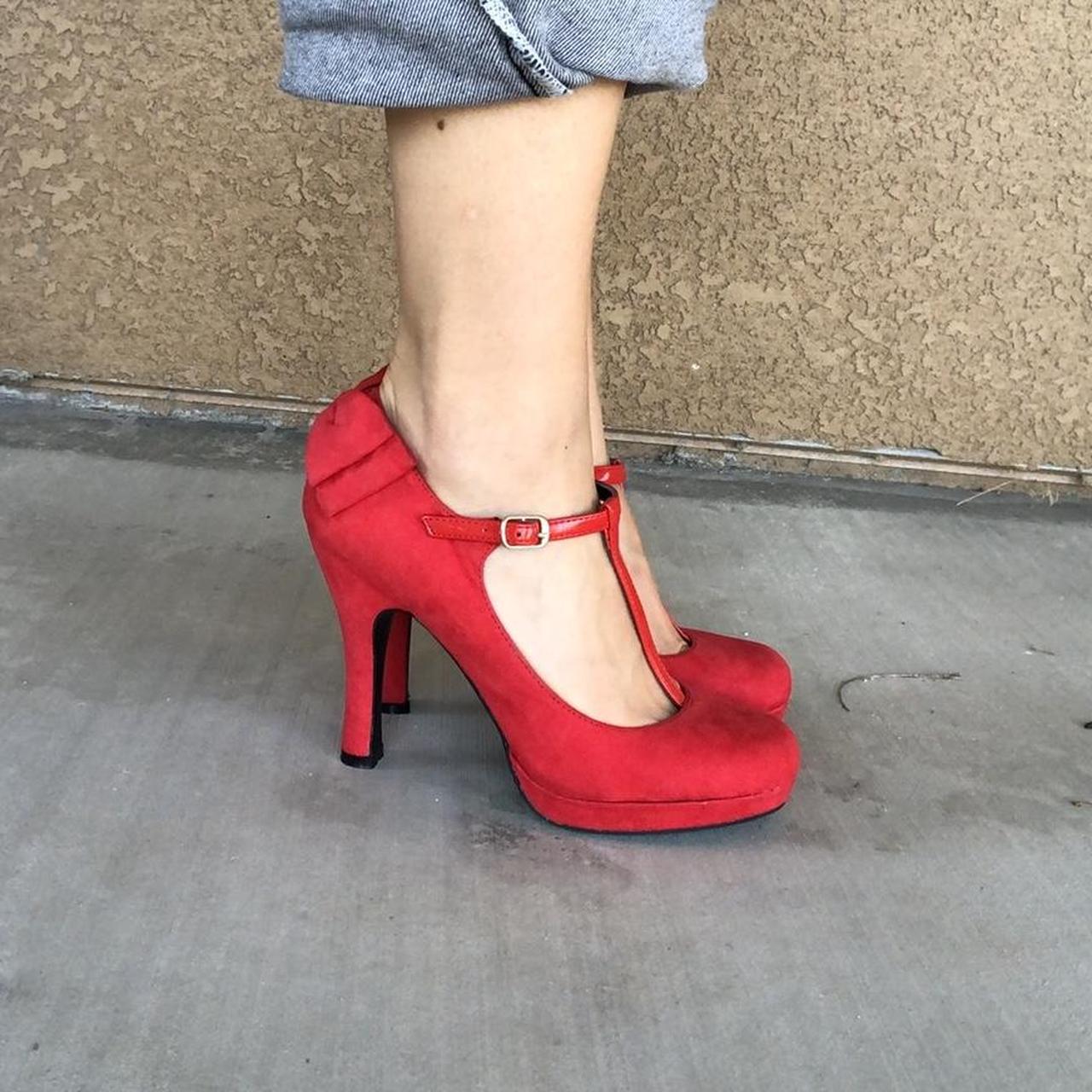 Closed Toe Bongo Heels heel is roughly 3 1/2... - Depop