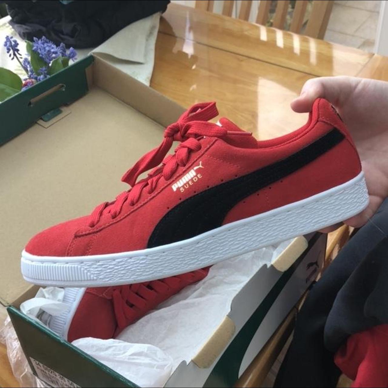 Puma suede 2024 red black