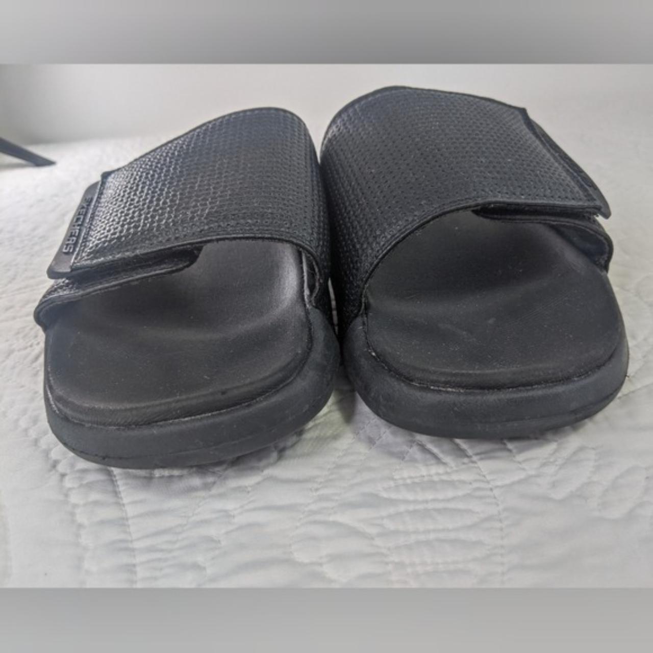 Skechers hot sale black slides