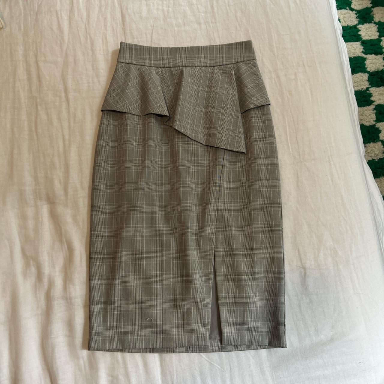 Zara Xs business pencil skirt. Never worn Depop