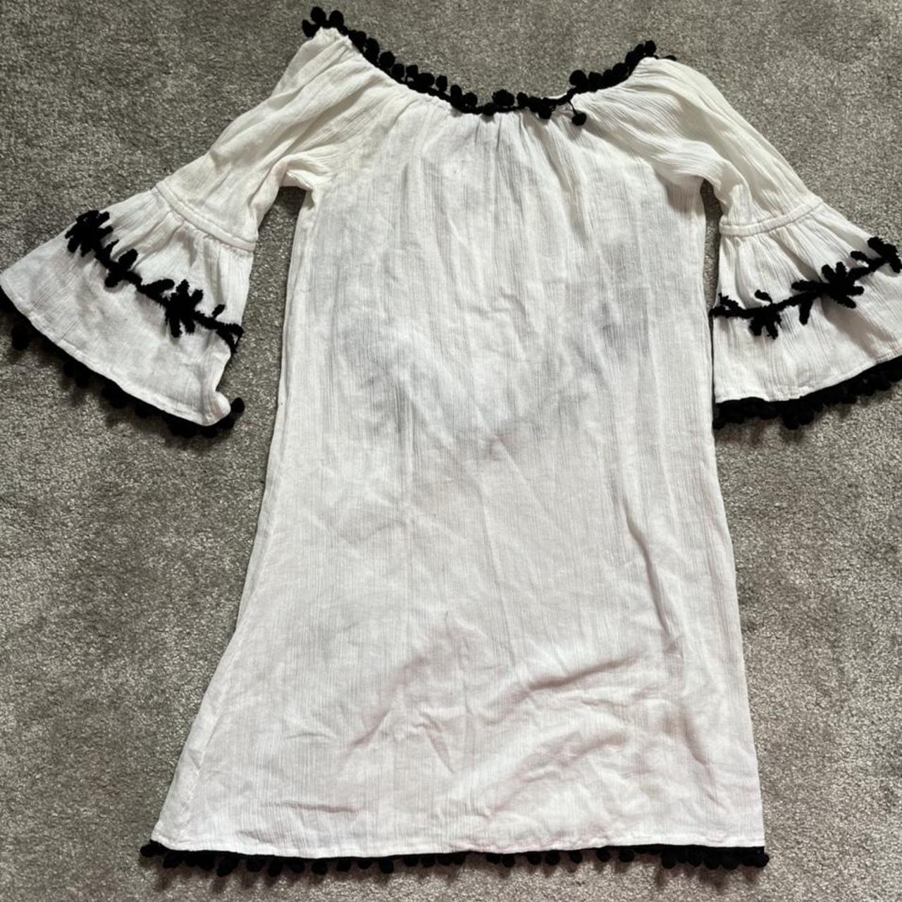 Boohoo Women's White and Black Coverups Depop