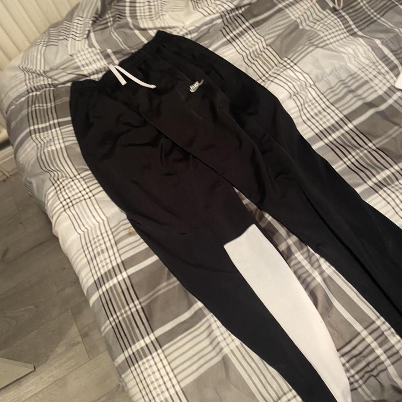 mens black and white nike joggers