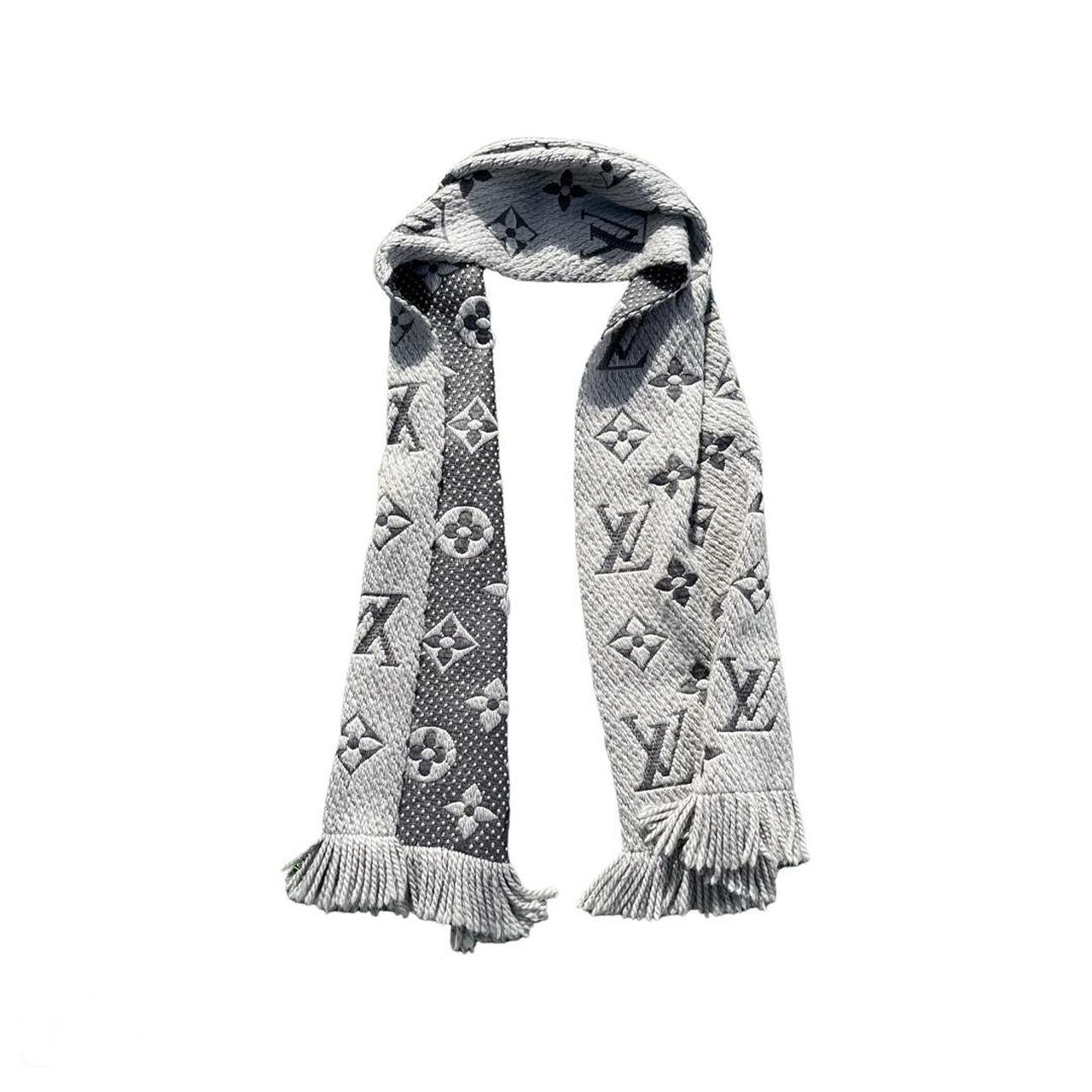 Grey louis-vuitton-scarf - Depop