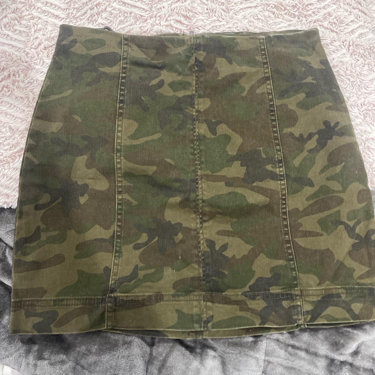 Macy's Women's Green and Khaki Skirt Depop