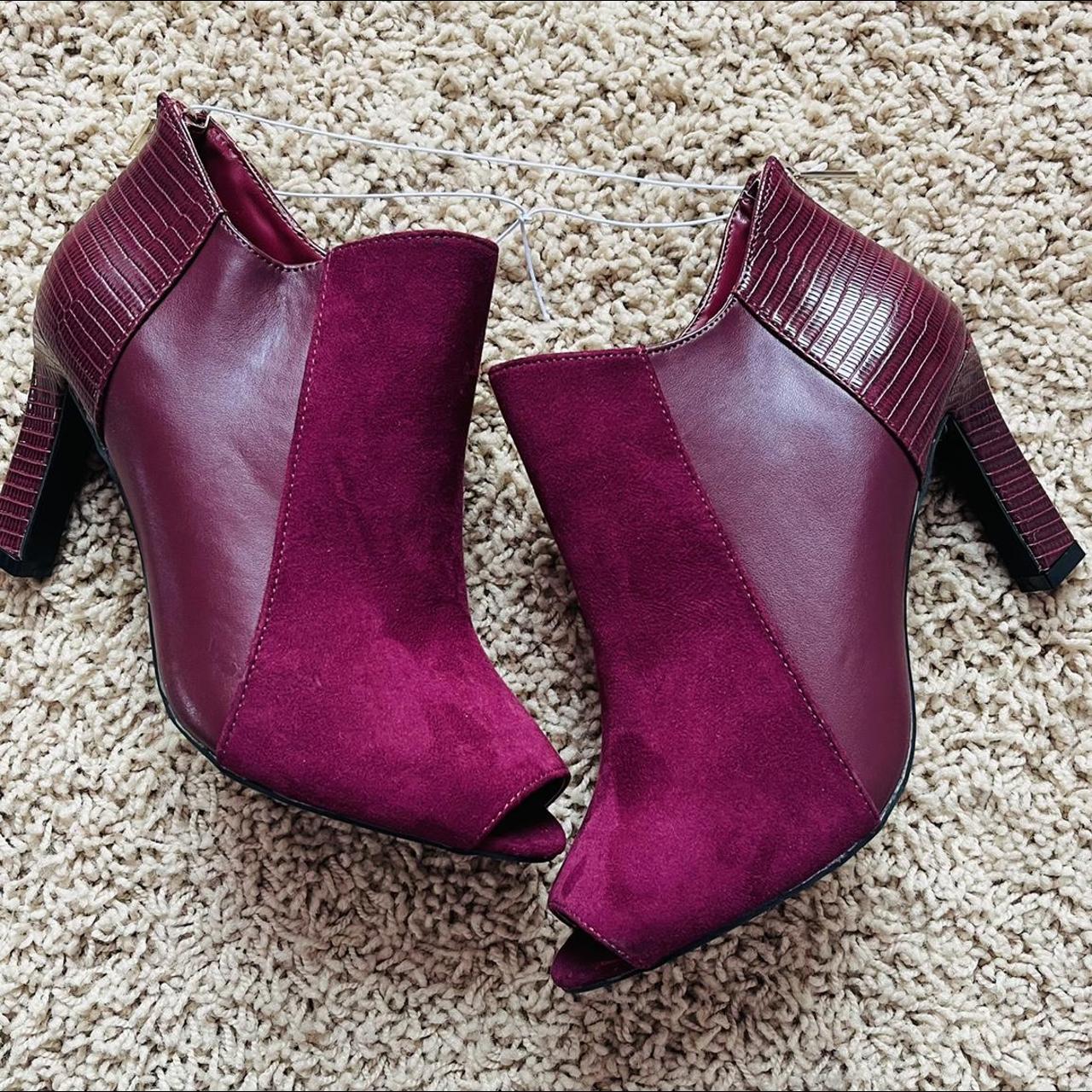 Jones New York Women's Burgundy Boots | Depop
