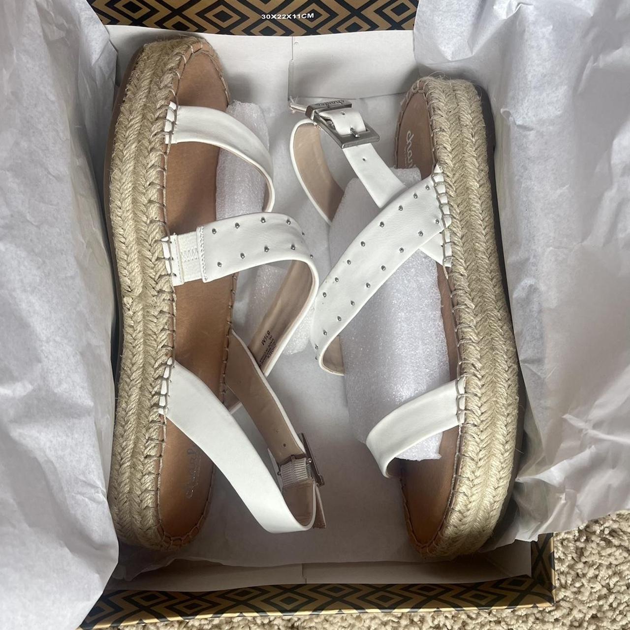 Charles David Women's White Sandals Depop