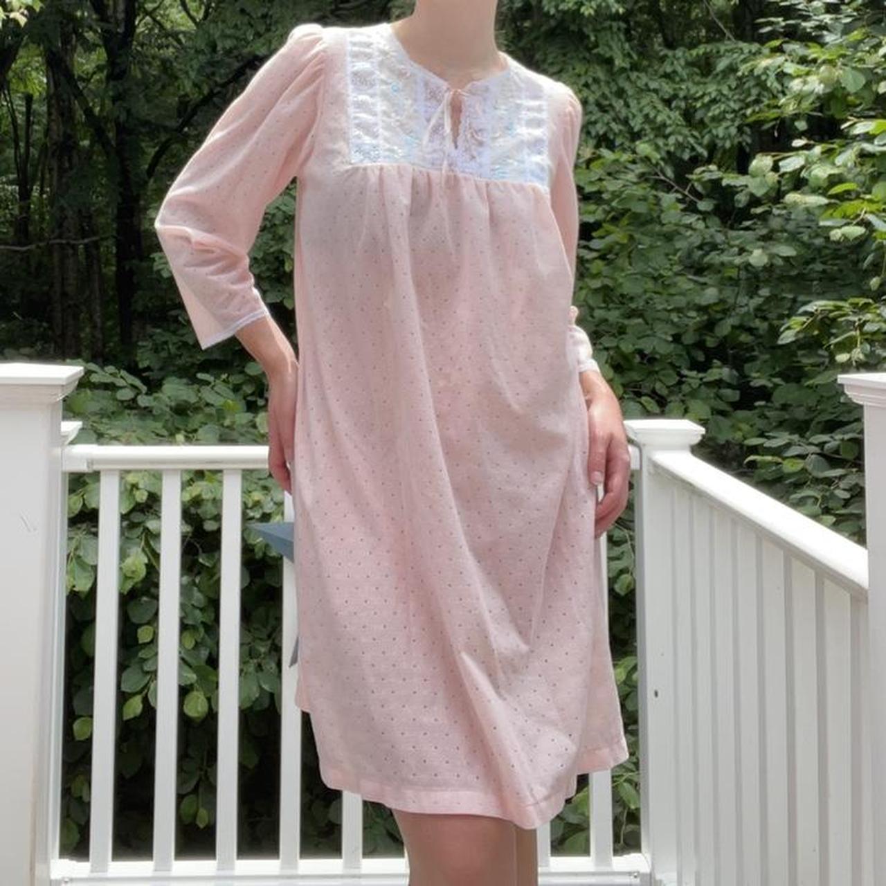 Vanity Fair Women's Pink and White Pajamas (2)