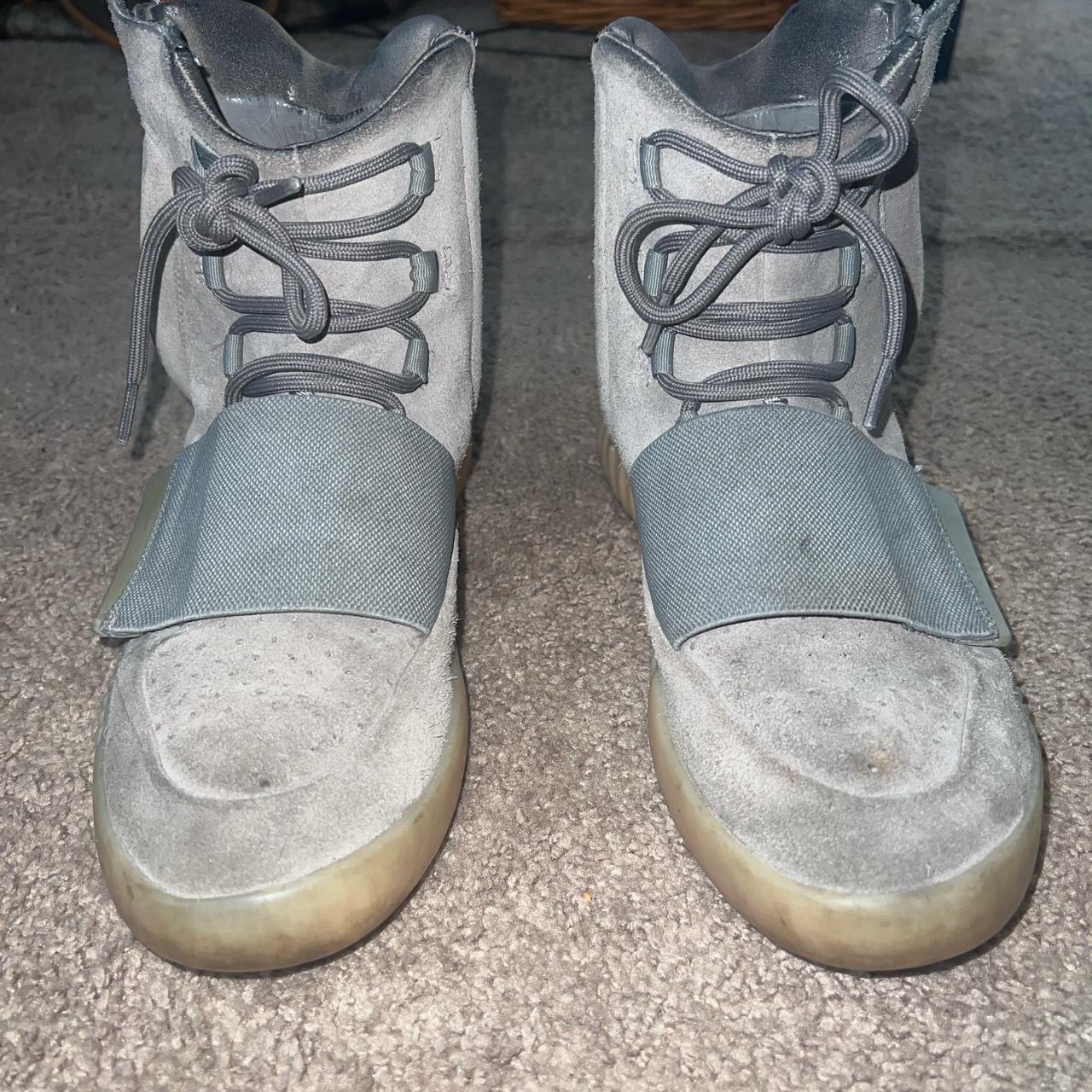 Yeezy 750 cheap grey gum fake