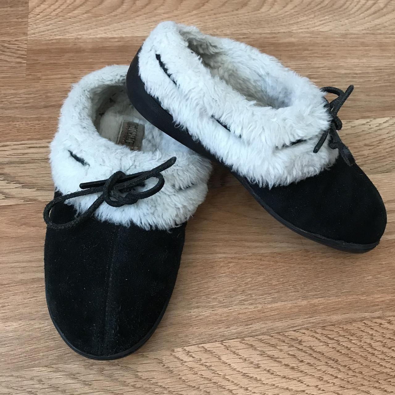 Minnetonka Women’s Lined Leather Slippers Sz 7 In... - Depop