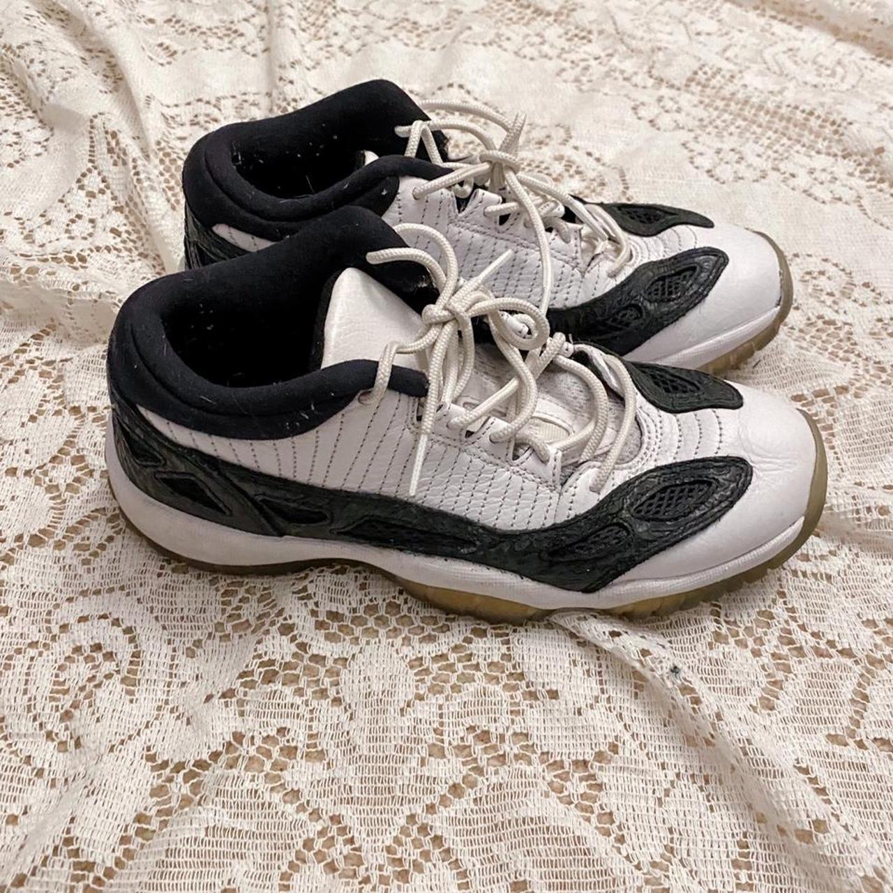womens black jordan 11
